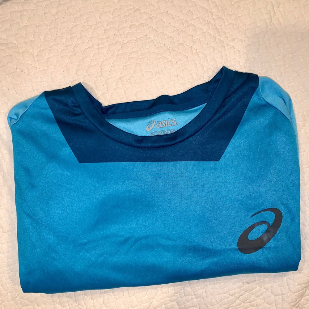 Never worn ASICS men’s tennis shirt XL